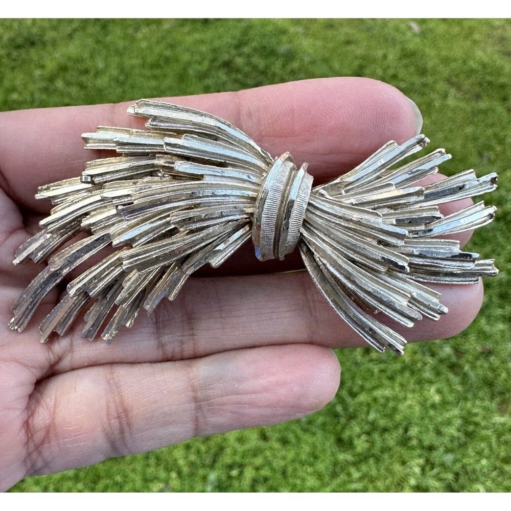 VTG‎ BSK Brooch Pin 3 Inch Silver Strands Bundle Bow Silver Tone Statement MCM